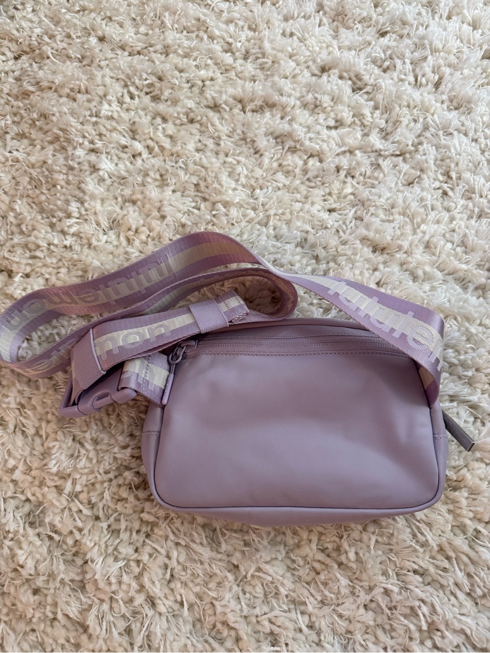 Lululemon Everywhere Wordmark Crossbody Belt Bag 1L - Lilac Purple/Silver